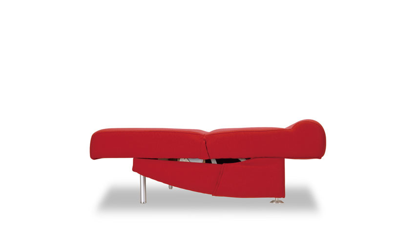 ベッドスタイル：通常より横幅が広くゆったりとした設計。