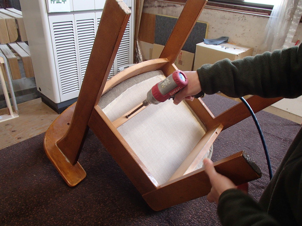 椅子の張替え ぐらつきの修理方法 シノハラ製作所スタッフブログ 株式会社シノハラ製作所